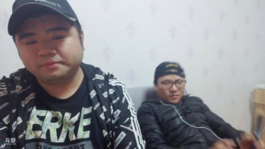 我在斗鱼看做个疯子直播户外