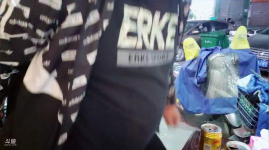 我在斗鱼看做个疯子直播户外