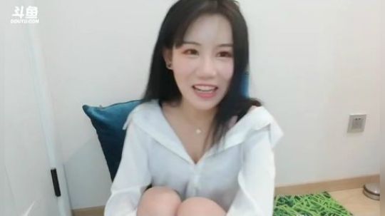 喵老师的圣诞树发布了一个斗鱼视频2019-01-17