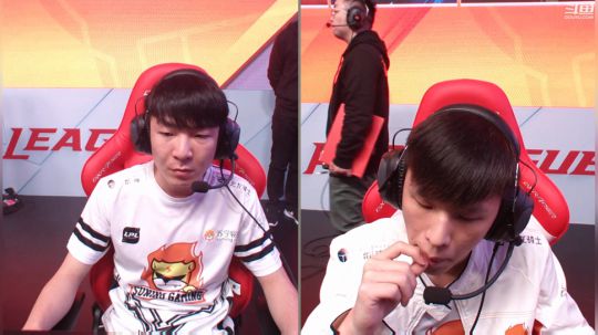 我在斗鱼看英雄联盟官方赛事直播英雄联盟