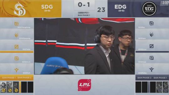 我在斗鱼看英雄联盟官方赛事直播英雄联盟