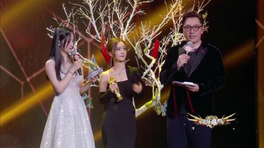 姜允儿长得还行。