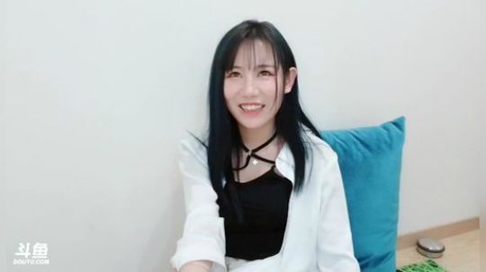 喵老师的圣诞树发布了一个斗鱼视频2019-01-18