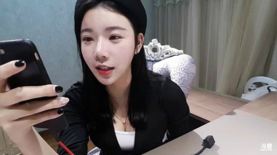聆界之人发布了一个斗鱼视频2019-01-18