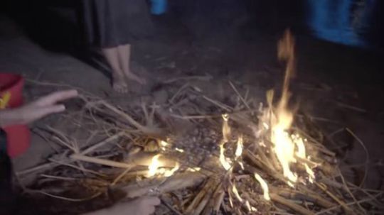 【野炊姐妹】越农姐妹：这桥下好黑不如我们生火烤串啤酒走起.