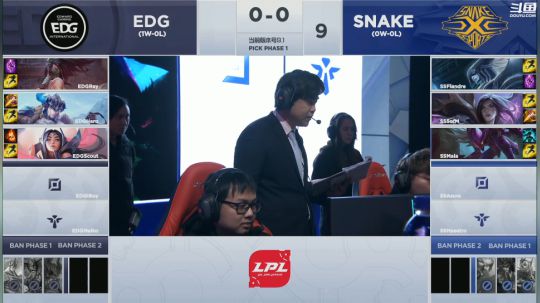 我在斗鱼看英雄联盟官方赛事直播英雄联盟