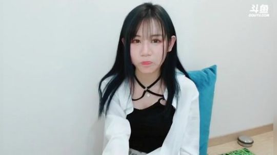 喵老师的圣诞树发布了一个斗鱼视频2019-01-18