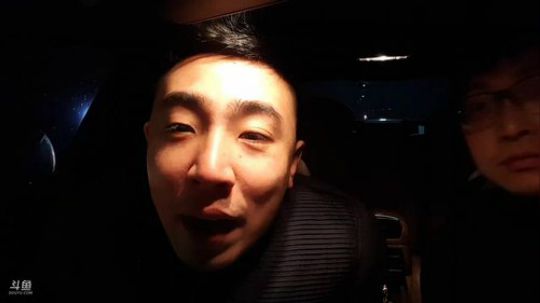 我在斗鱼看小主播无尽直播美食