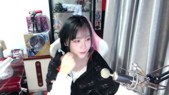 喵老师的圣诞树发布了一个斗鱼视频2019-01-22