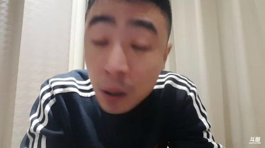 我在斗鱼看小主播无尽直播美食