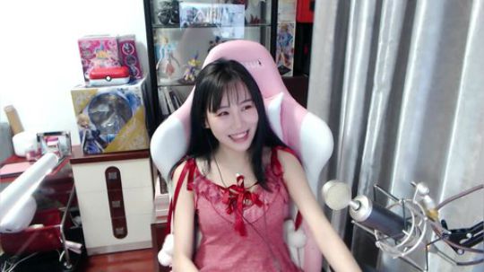 喵老师的圣诞树发布了一个斗鱼视频2019-01-22