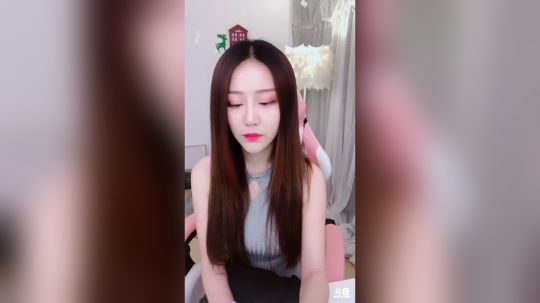 我在斗鱼看菁菁Krystal直播颜值