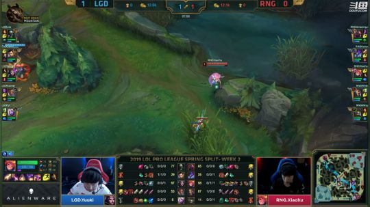 我在斗鱼看英雄联盟官方赛事直播英雄联盟