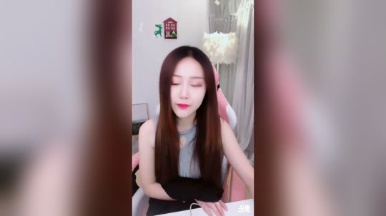 我在斗鱼看菁菁Krystal直播颜值