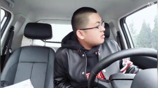 我在斗鱼看火力堂主直播户外