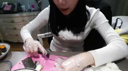 小姨子：在家做寿司。周四周六换一换节目 2019-01-24 15点场