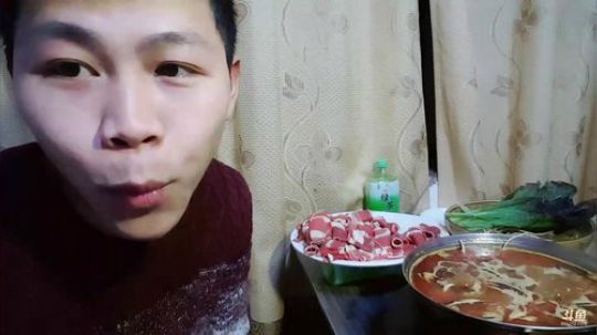 我在斗鱼看美食老王直播美食