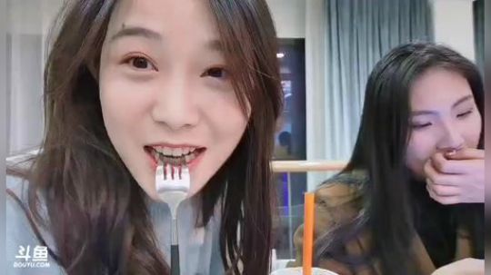 肖淑洁生命中的光和盐发布了一个斗鱼视频2019-01-25