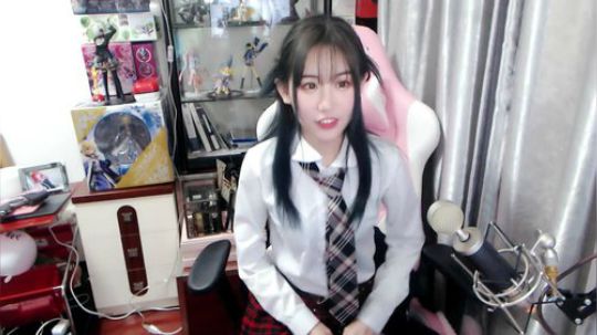 喵老师的圣诞树发布了一个斗鱼视频2019-01-26