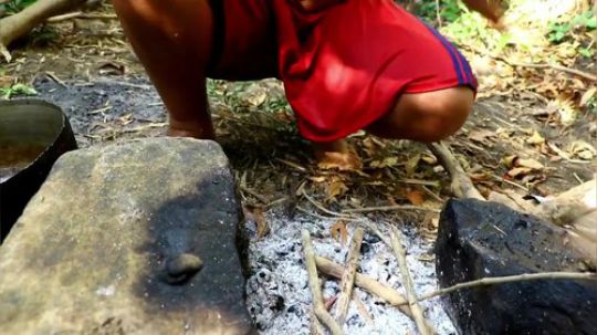 【荒野戏精】~小胖墩炖鳝鱼~够吃吗？