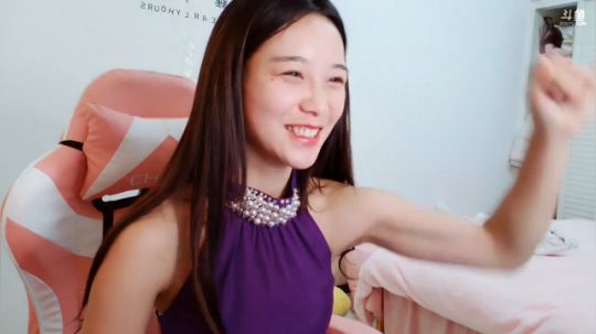 肖淑洁生命中的光和盐发布了一个斗鱼视频2019-01-26