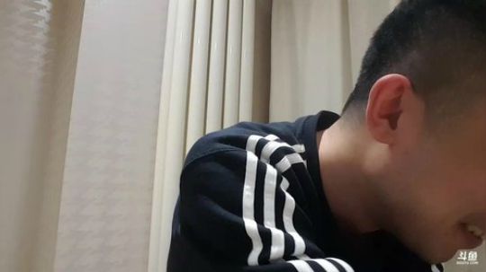 我在斗鱼看小主播无尽直播美食