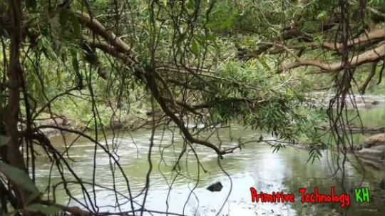 【荒野戏精】戏精孩子把蛋胞熟后蘸辣椒直接狂啃！