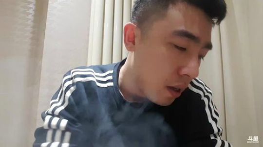 我在斗鱼看小主播无尽直播美食