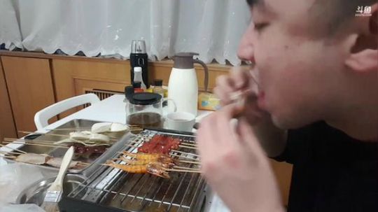 我在斗鱼看小主播无尽直播美食