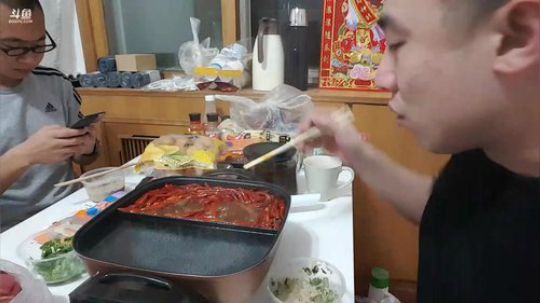 我在斗鱼看小主播无尽直播美食