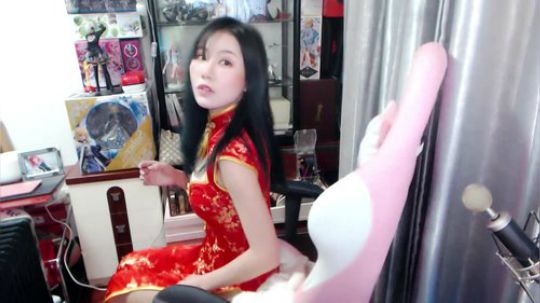 喵老师的圣诞树发布了一个斗鱼视频2019-01-28