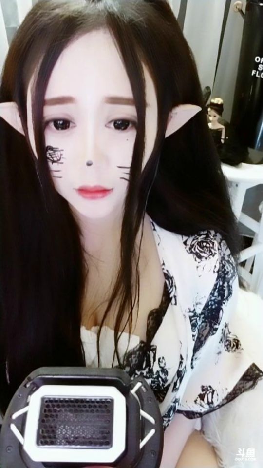 123妖妖321_【直播时刻】小年夜快乐哦(⊙o⊙) 20190128 21点场_斗鱼