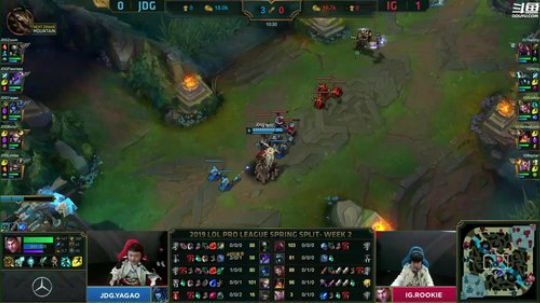 我在斗鱼看英雄联盟官方赛事直播英雄联盟