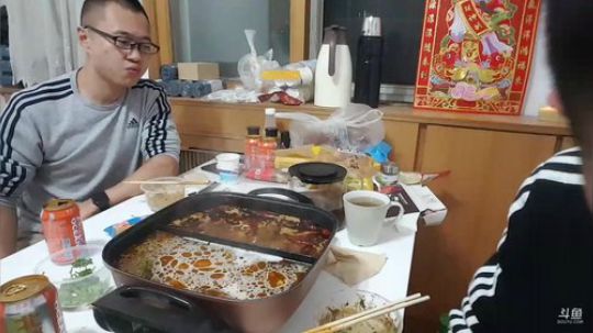 我在斗鱼看小主播无尽直播美食