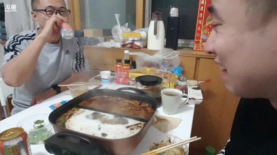 我在斗鱼看小主播无尽直播美食