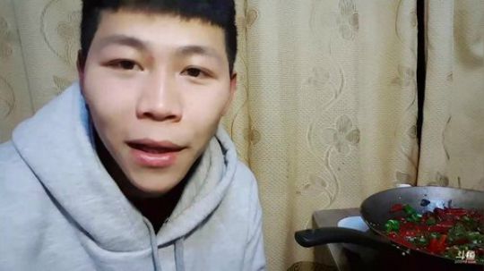 我在斗鱼看美食老王直播美食