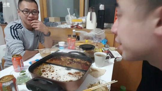 我在斗鱼看小主播无尽直播美食