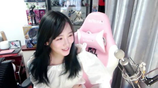 喵老师的圣诞树发布了一个斗鱼视频2019-01-29