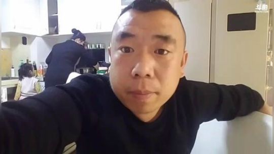 我在斗鱼看主播小黑亮亮直播美食