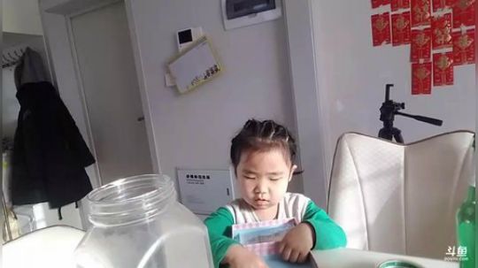 我在斗鱼看主播小黑亮亮直播美食