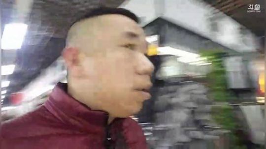 我在斗鱼看主播小黑亮亮直播美食