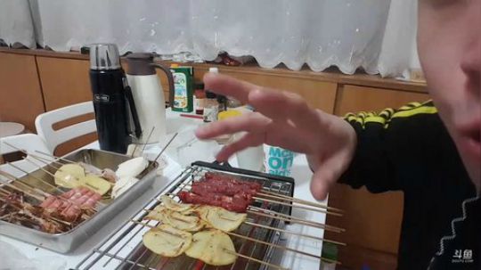 我在斗鱼看小主播无尽直播美食
