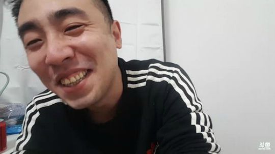 我在斗鱼看小主播无尽直播美食
