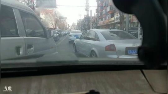 我在斗鱼看主播小黑亮亮直播美食