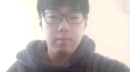 又是一年春来到，家家户户过新年。在这喜气洋洋的日子里，皮皮轩