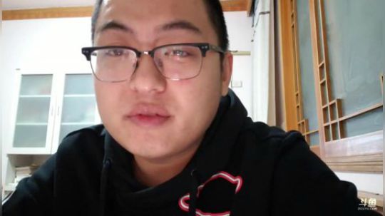 我在斗鱼看火力堂主直播户外