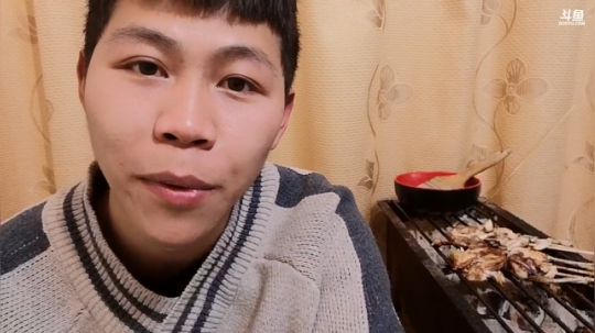 我在斗鱼看美食老王直播美食