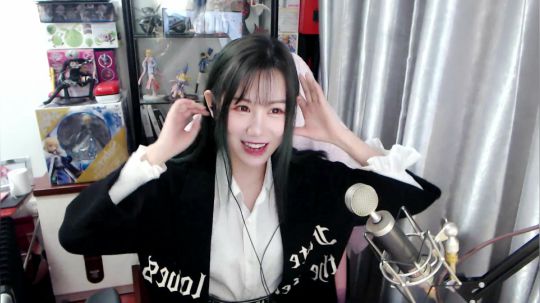 喵老师的圣诞树发布了一个斗鱼视频2019-02-05