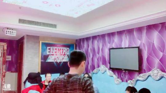 花街灯如昼zz发布了一个斗鱼视频2019-02-05