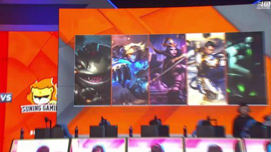 我在斗鱼看英雄联盟官方赛事直播英雄联盟